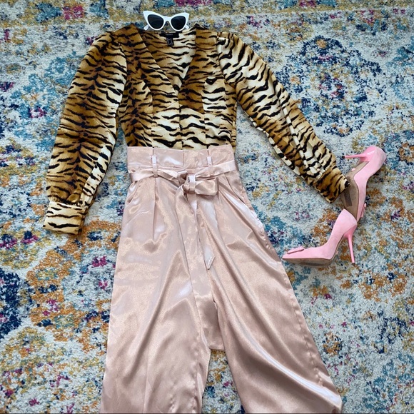 Sateen deep V animal print blouse - Picture 6 of 6